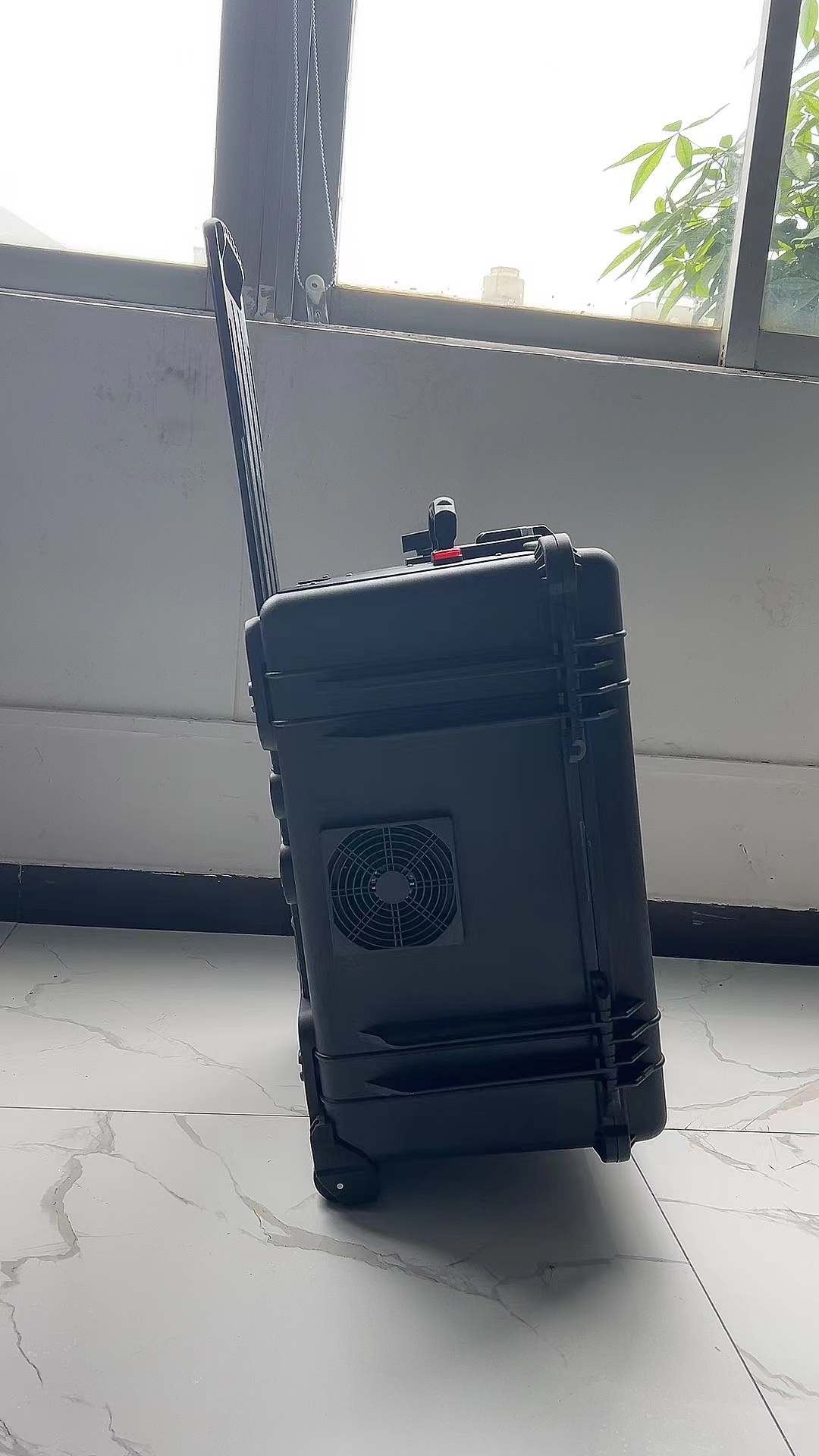 铁力手拉箱型移动通信干扰器